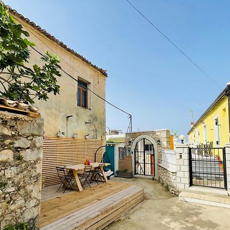 Guesthouse Near The Castle Of Himare Exteriör bild