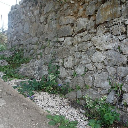 Guesthouse Near The Castle Of Himare Exteriör bild