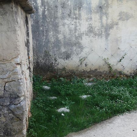 Guesthouse Near The Castle Of Himare Exteriör bild