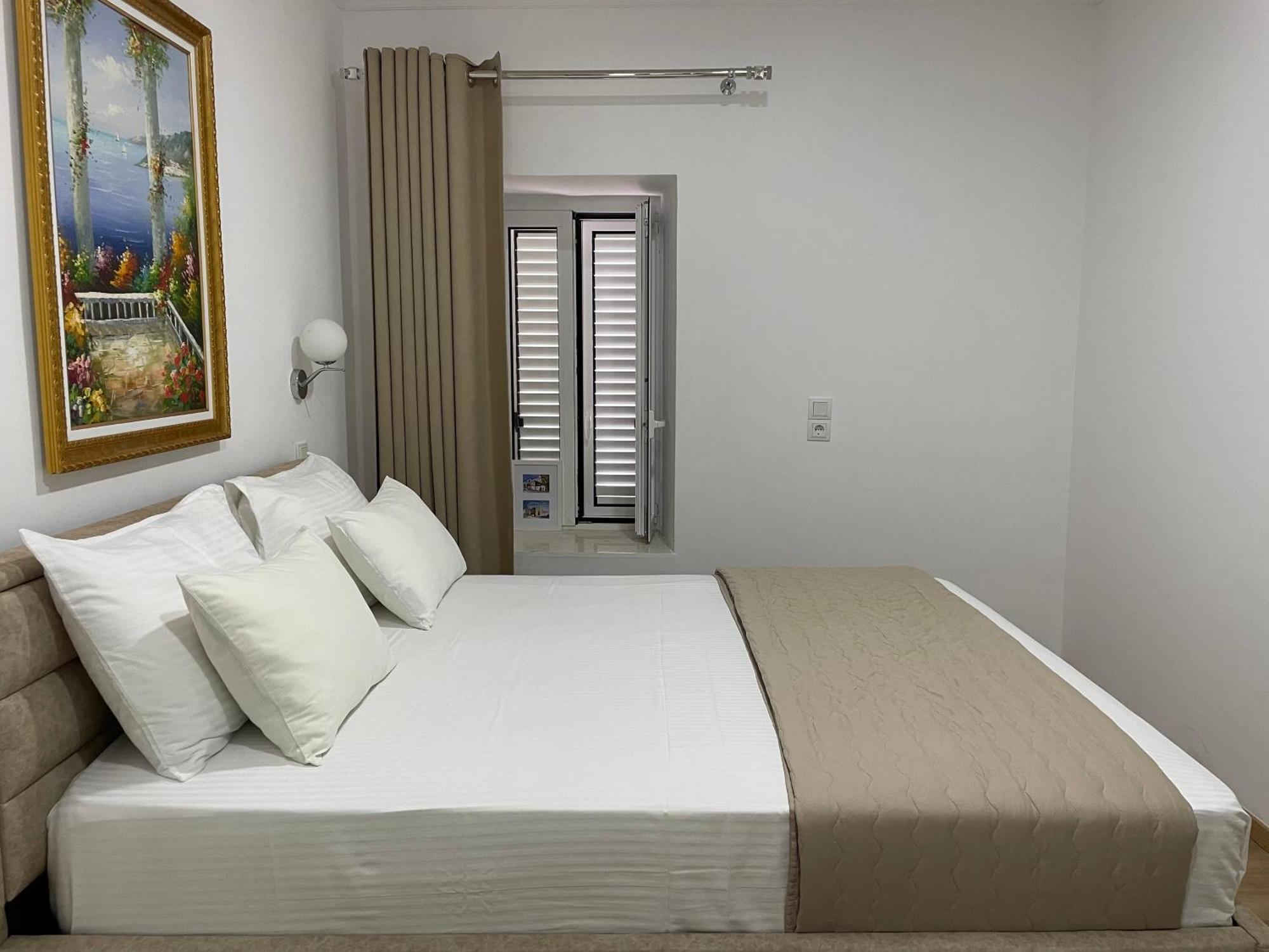 Guesthouse Near The Castle Of Himare Exteriör bild