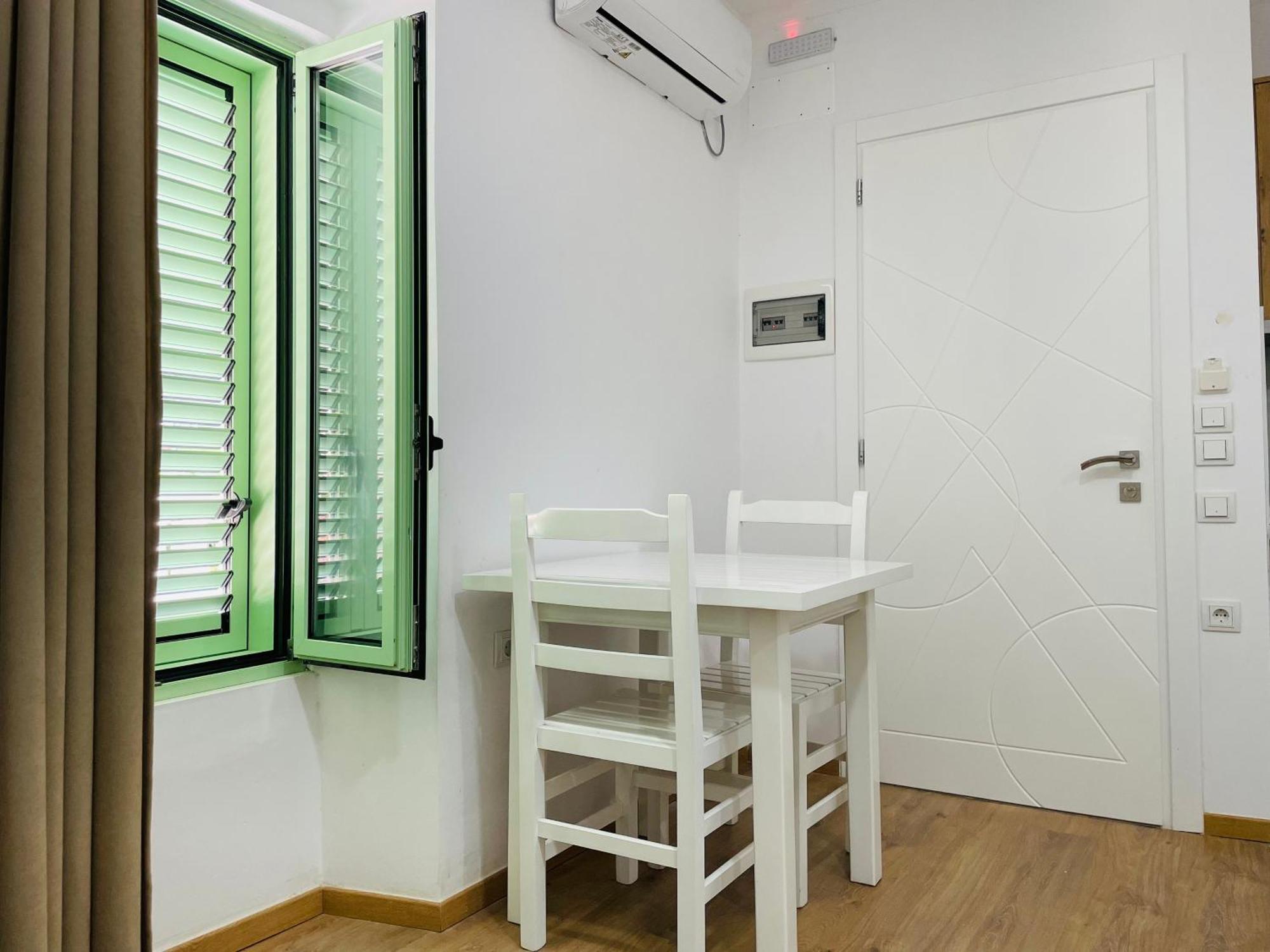 Guesthouse Near The Castle Of Himare Exteriör bild