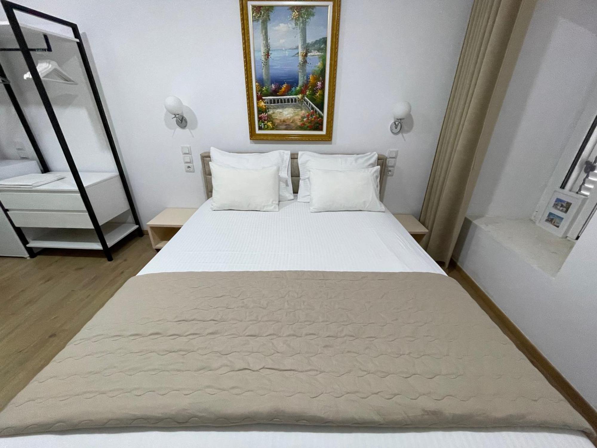 Guesthouse Near The Castle Of Himare Exteriör bild