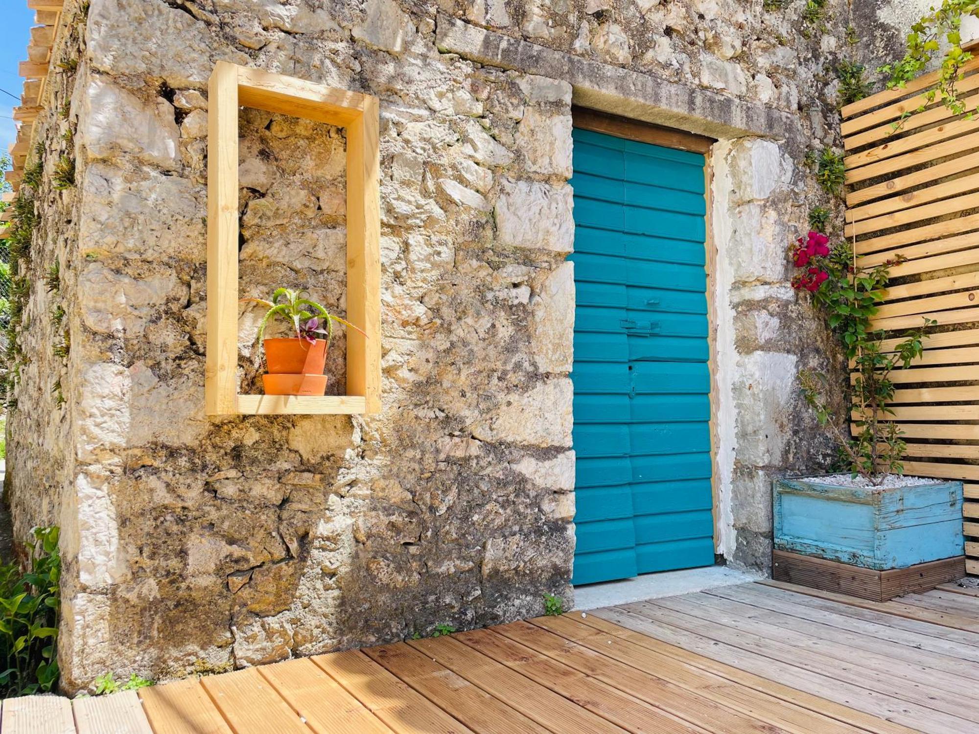 Guesthouse Near The Castle Of Himare Exteriör bild