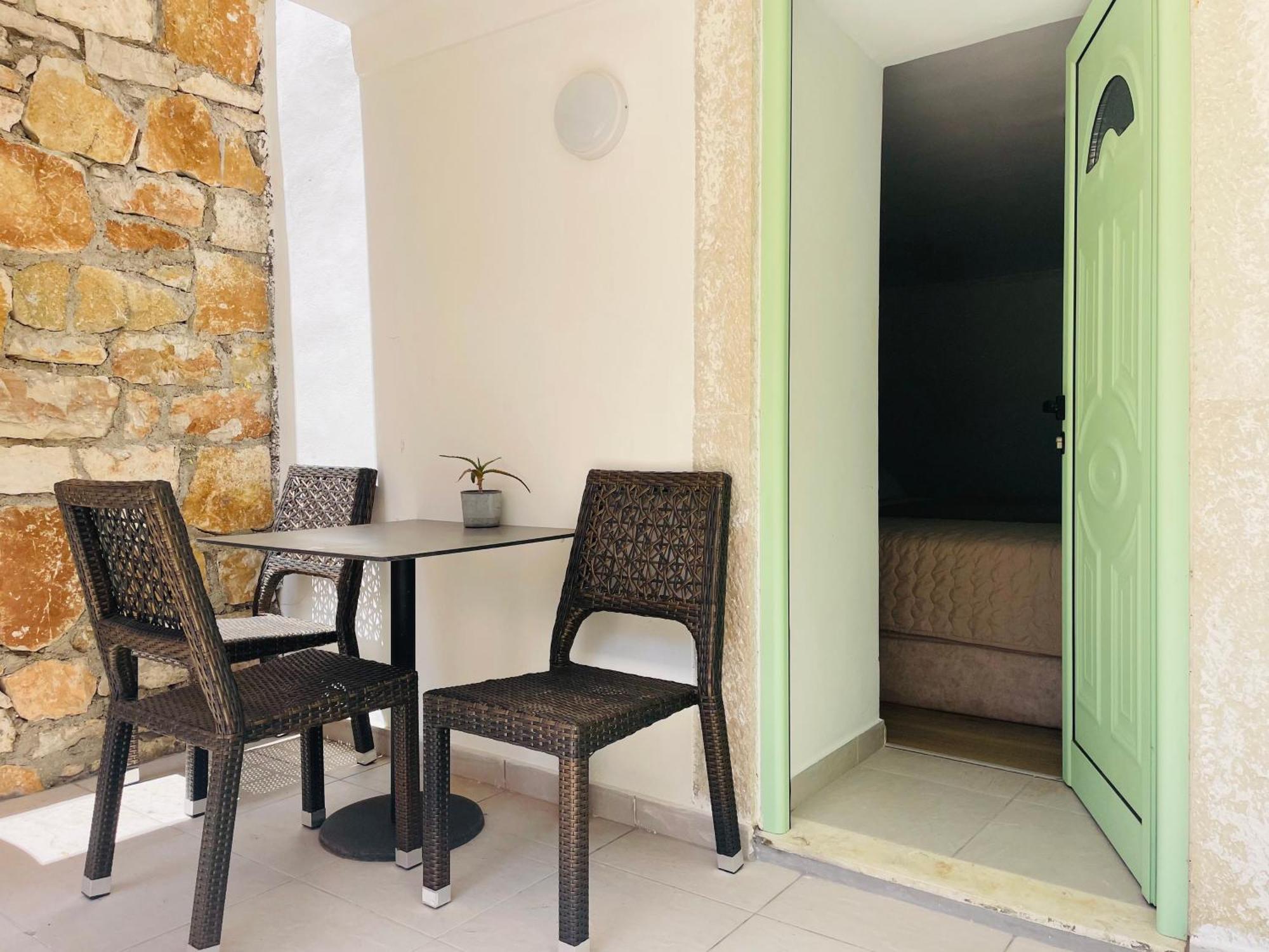 Guesthouse Near The Castle Of Himare Exteriör bild