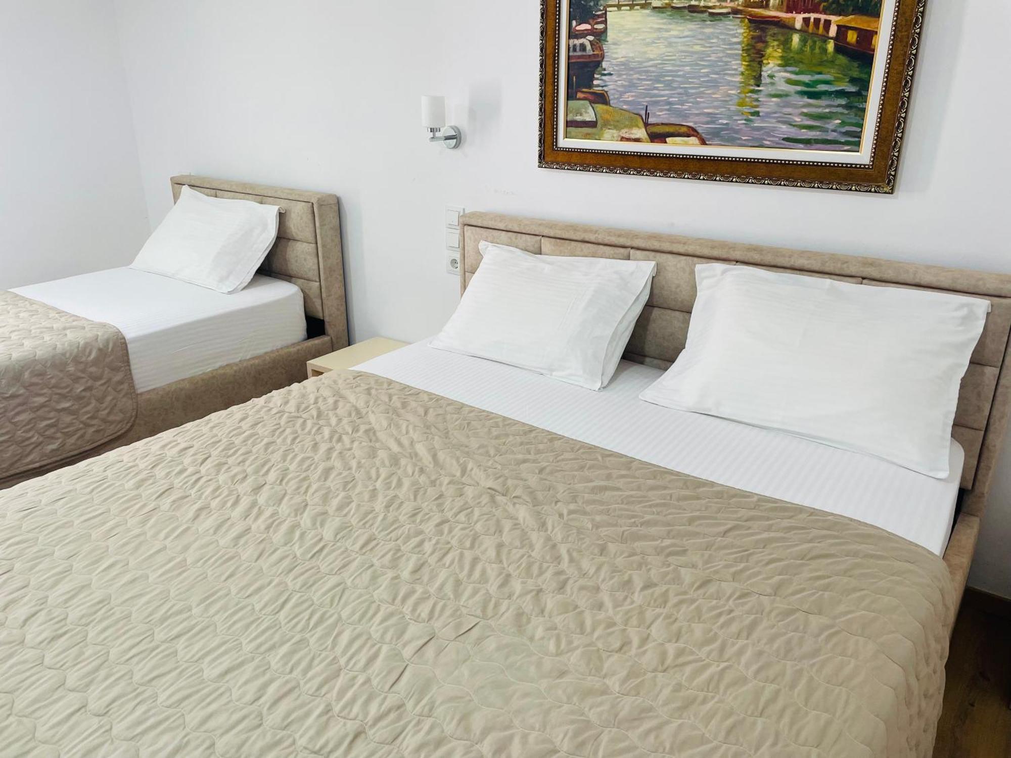Guesthouse Near The Castle Of Himare Exteriör bild