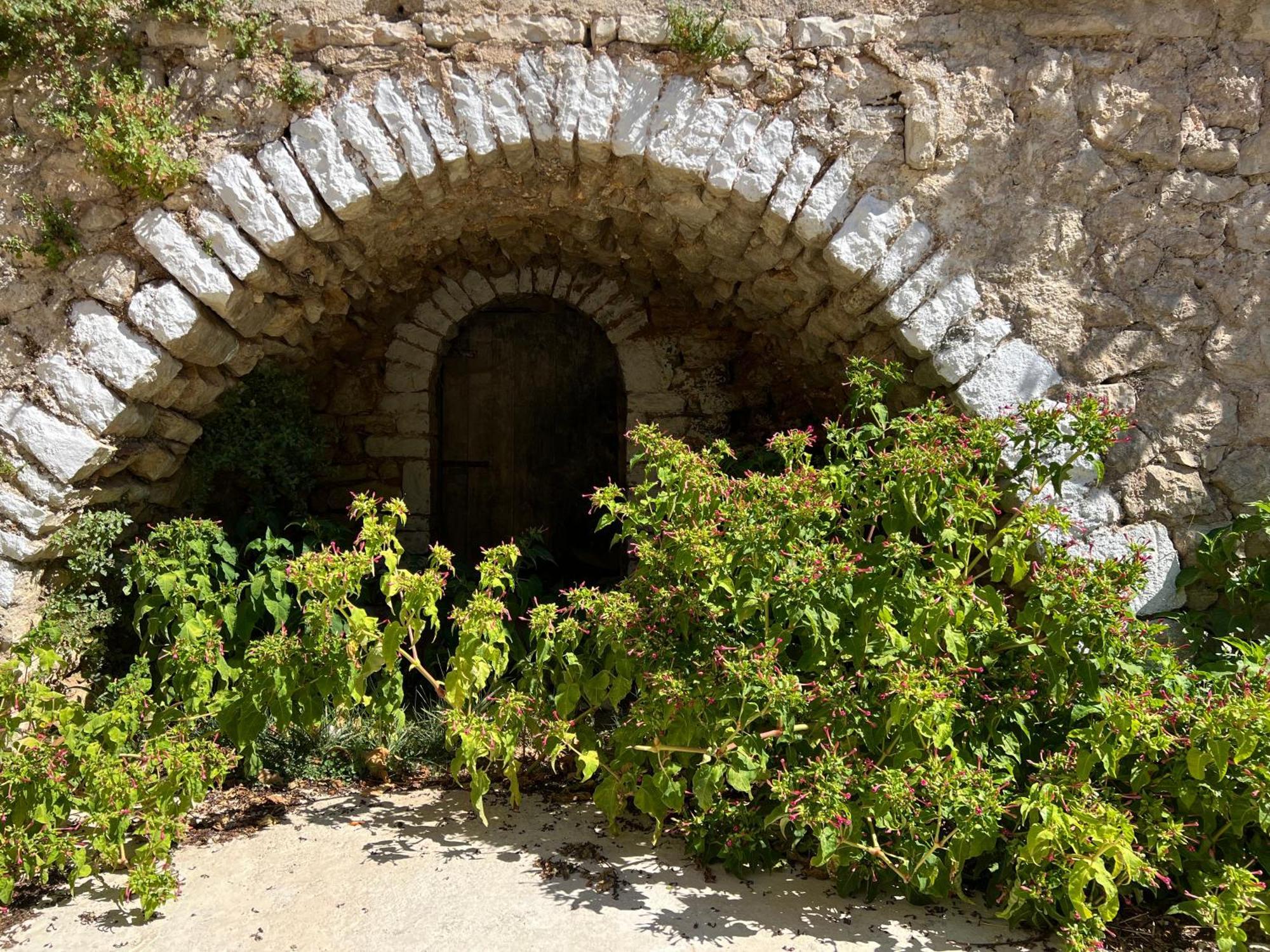 Guesthouse Near The Castle Of Himare Exteriör bild
