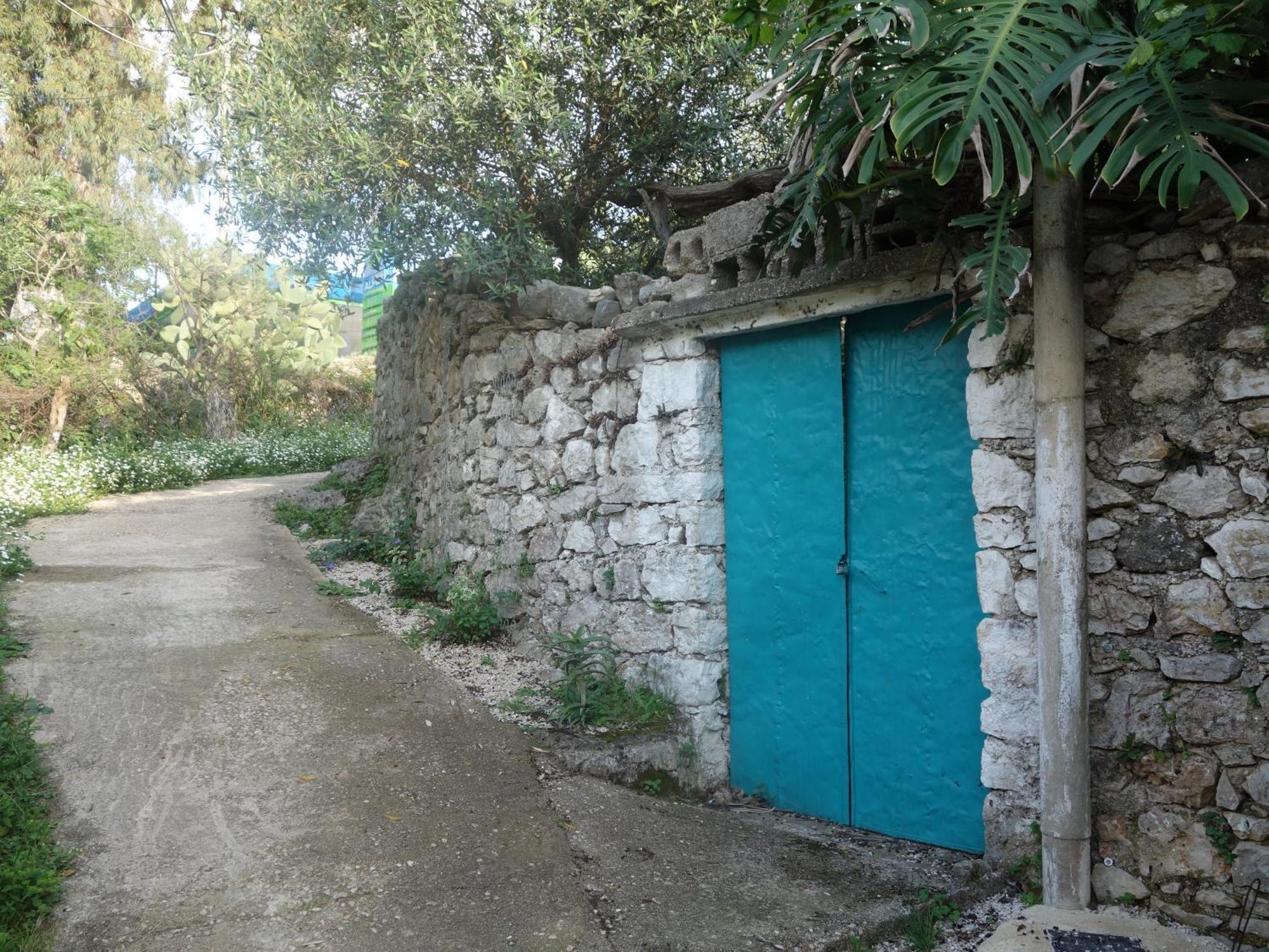 Guesthouse Near The Castle Of Himare Exteriör bild
